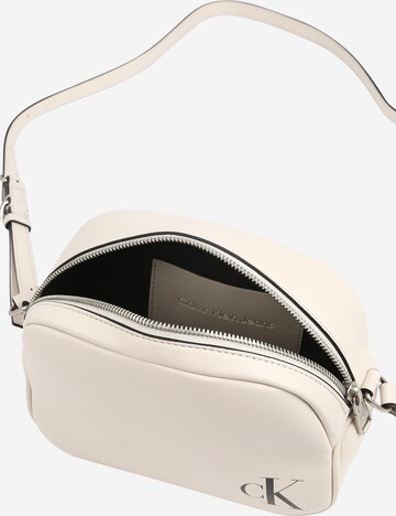 Calvin Klein Jeans Tasche in Beige