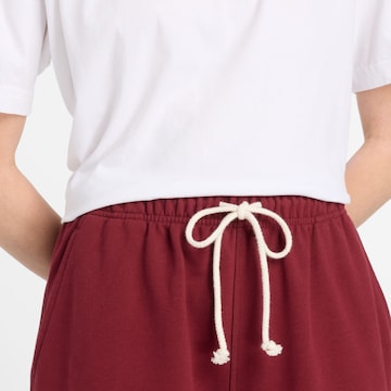 new balance Tapered Broek 'Athletics' in Rood