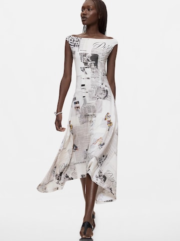 Rochie de la Desigual pe alb: față