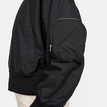 Nike Sportswear Jacke 'Essential' in Schwarz