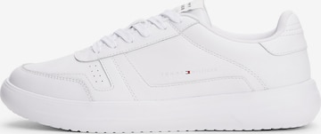 Baskets basses TOMMY HILFIGER en blanc : devant