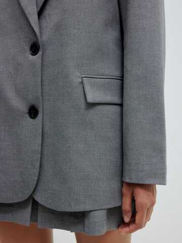 EDITED Blazer 'Kainoa' i grå