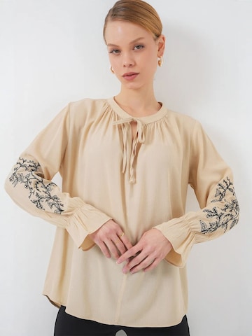 Bigdart Blouse in Beige: front