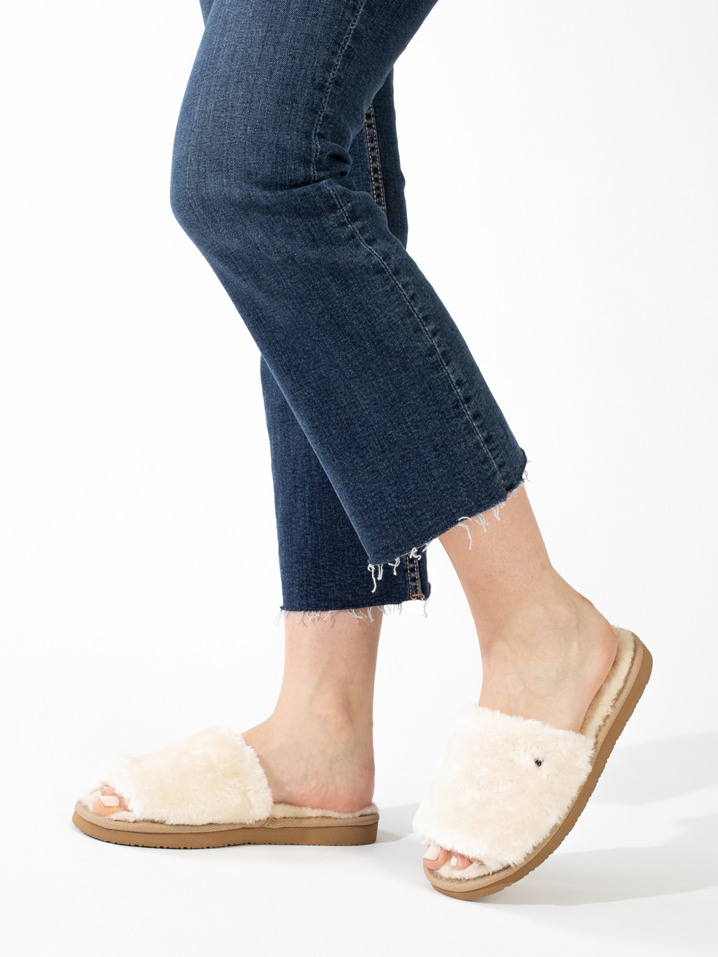 Minnetonka Slippers Lolo in Cream ABOUT YOU