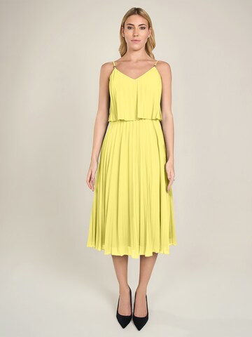 APART Kleid in Gelb: Vorderseite