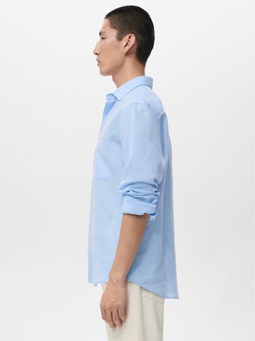 MANGO MAN Regular fit Button Up Shirt 'AVISPAF' in Blue