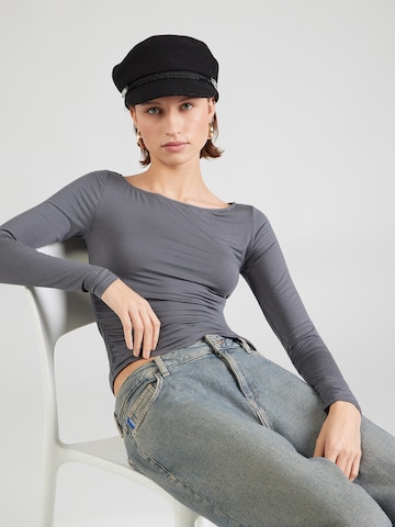 ABOUT YOUMajica 'Lia' - siva boja: prednji dio