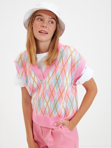 Trendyol Sweater in Pink: front