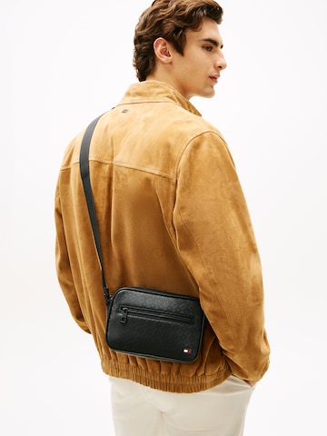 TOMMY HILFIGER Torba na ramię w kolorze czarny