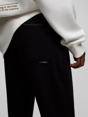 Tapered Pantaloni di Pull&Bear in nero