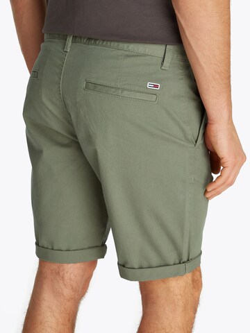 Tommy Jeans Slimfit Shorts 'SCANTON' in Grün