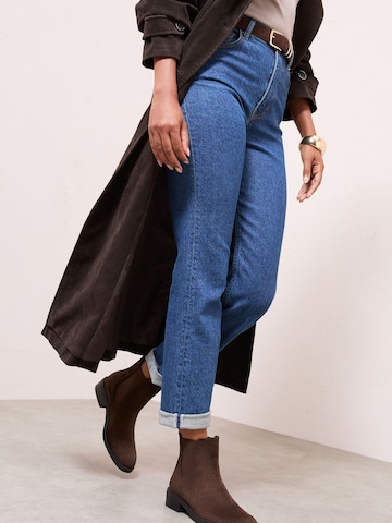 Friends Like These Chelsea Boots in Braun