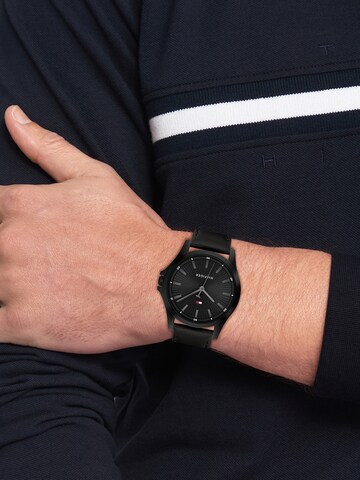 Ceas analogic 'BRUCE' de la TOMMY HILFIGER pe negru