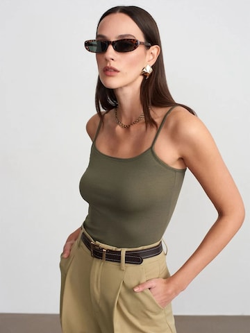 Dilvin Tanktops & Camis in Grün