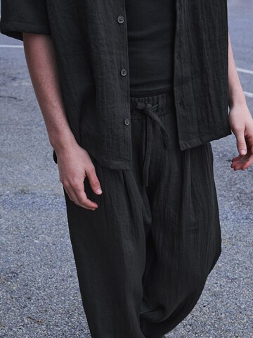 Bershka Baggy Byxa i svart