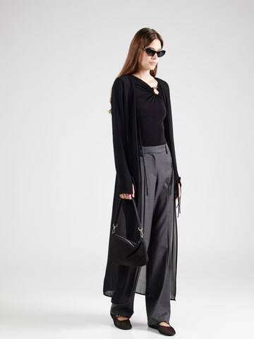 REMAIN Loosefit Broek in Grijs