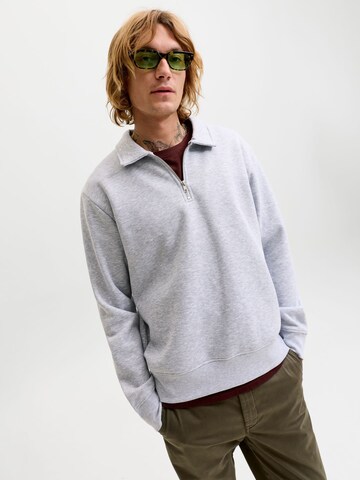 JACK & JONES Sweatshirt in Grau