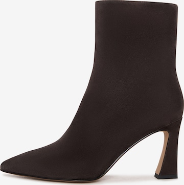 Bottines CESARE GASPARI en marron : devant