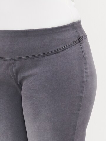 ONLY Carmakoma Разкроени Дънки 'CARAugusta' в сиво