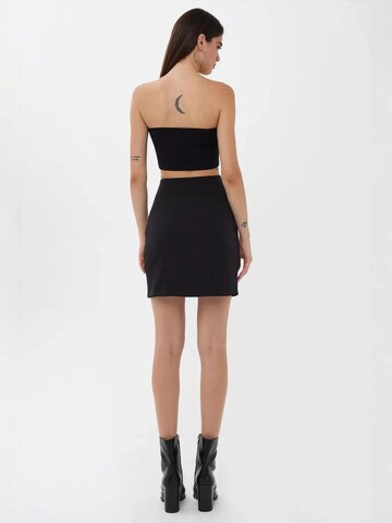 Hiccup Skirt in Black