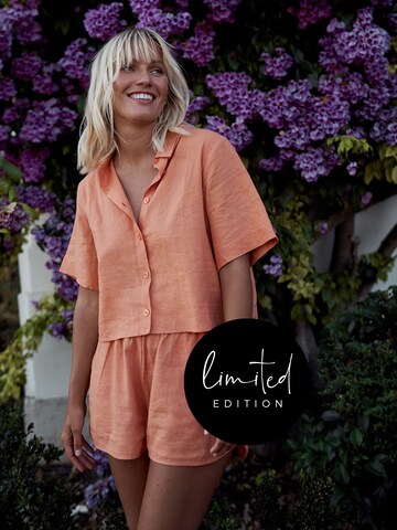 ABOUT YOU Limited Regular Shorts 'Elfi' by Janine Jahnke in Orange: predná strana