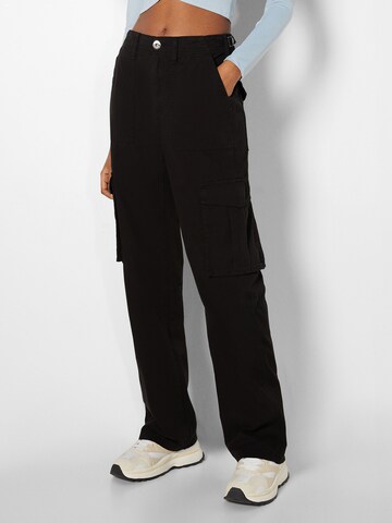 Bershka Wide leg Cargo Pants in Black: front