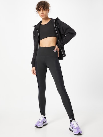 NIKE Skinny Sporthose in Schwarz