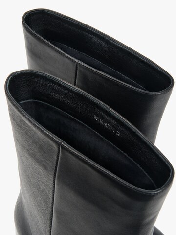 Estro Booties '25118' in Black