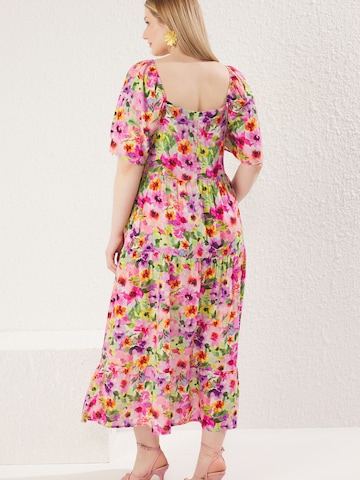 Trendyol CurveHaljina - roza boja