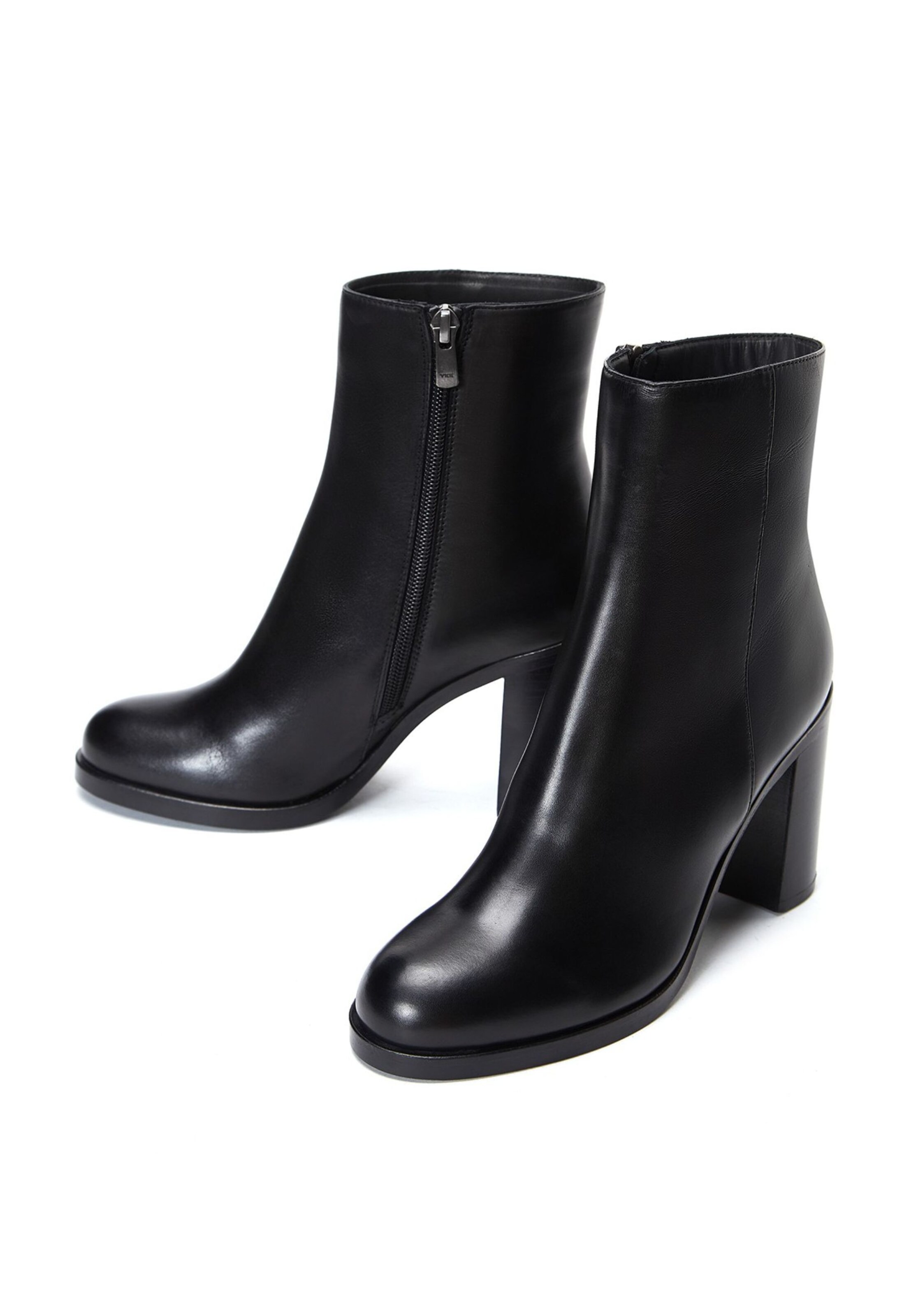Derimod Ankle Boots in Schwarz