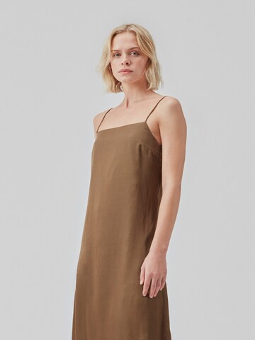 Robe 'Carwyn' modström en marron