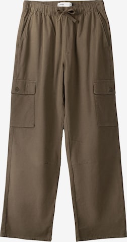 Bershka Cargo trousers in Brown: front