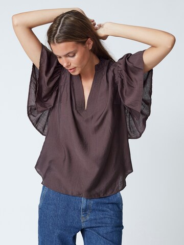 co'couture Blouse 'Hera' in Bruin: voorkant