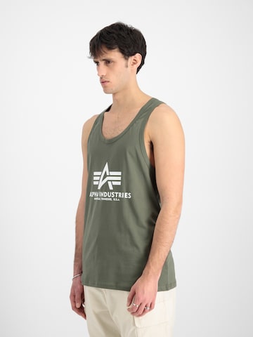 ALPHA INDUSTRIES Футболка в Зеленый