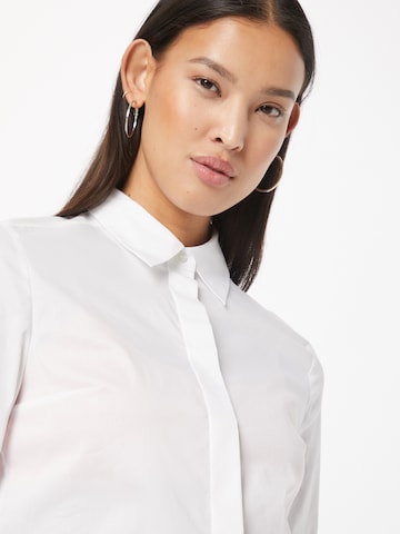 Camicia da donna 'BEAMARA' di BOSS Black in bianco