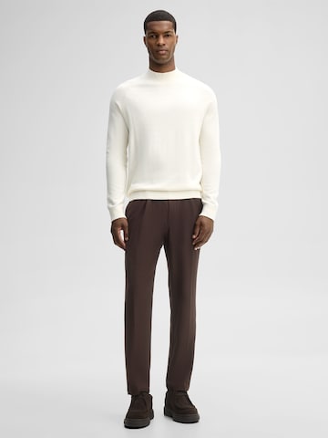 STRELLSON Regular Trousers in Brown