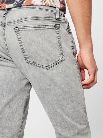 FRAME גזרת סלים ג'ינס באפור