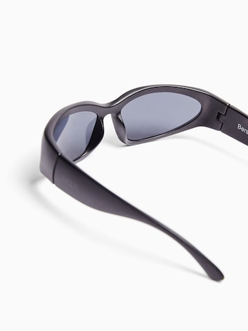 Bershka Sonnenbrille in Schwarz