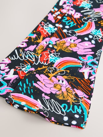 Next Levenevä Leggingsit värissä musta