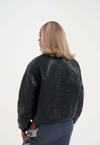 Ed Hardy Välikausitakki 'Kobra' värissä musta