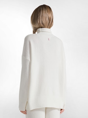 Pullover di DEHA in bianco