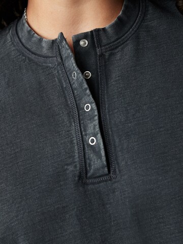 Next Relaxed Fit Henley Sweatshirt mit Druckknopfleiste in Grau: Vorderseite