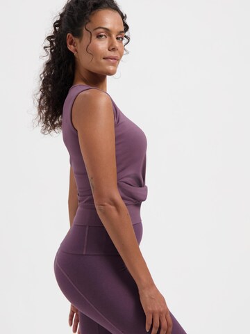 Urban Goddess Yoga & Activewear Sporttop 'Veyra Yoga & Pilates' in Lila