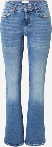 Gina Tricot Flared Jeans in Blauw: voorkant