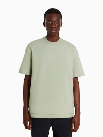 Tricou de la Bershka pe verde: față