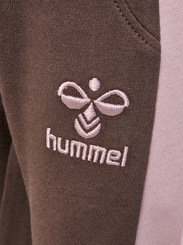 Hummel Tapered Bukser i brun