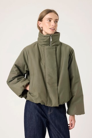 SOAKED IN LUXURY Tussenjas 'Alicie' in Groen