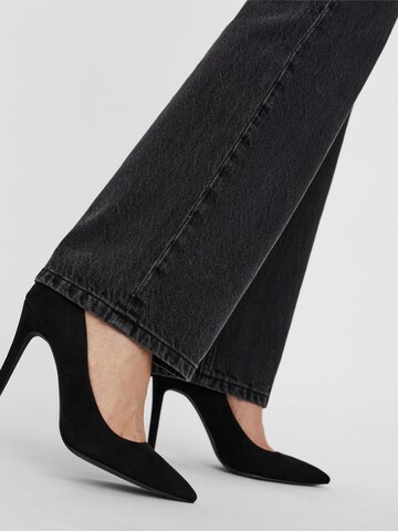 Wide leg Jeans 'Kithy' di VERO MODA in nero