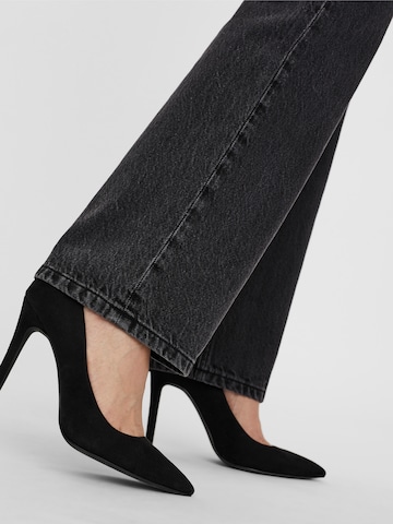 Wide leg Jeans 'Kithy' di VERO MODA in nero