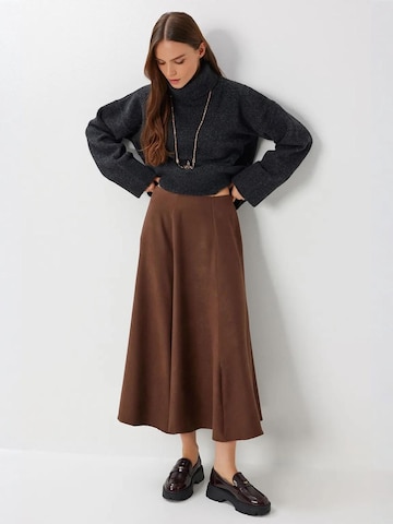 Gonna di Happiness İstanbul in marrone